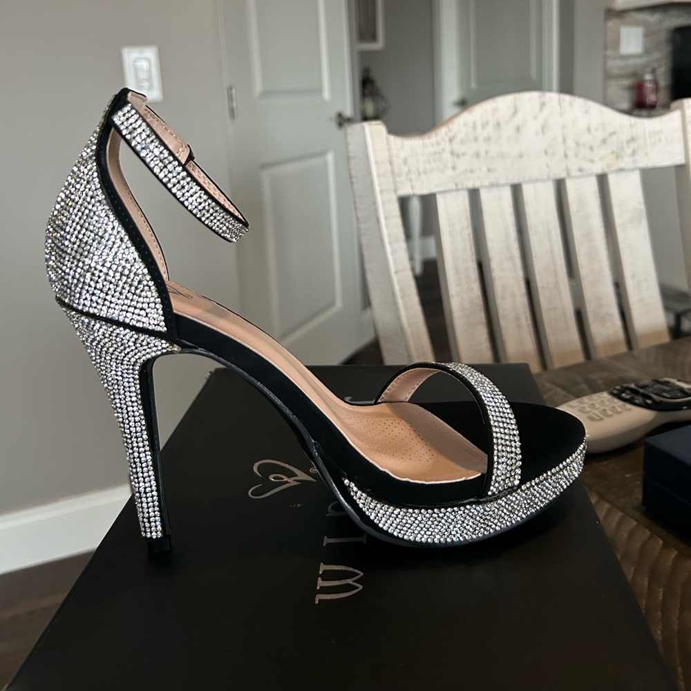 Windsor Diamond Heels. 7.5